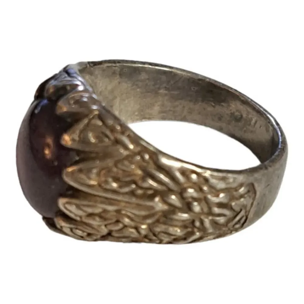 Hand made .925 silver ring with‎ a star ruby 10